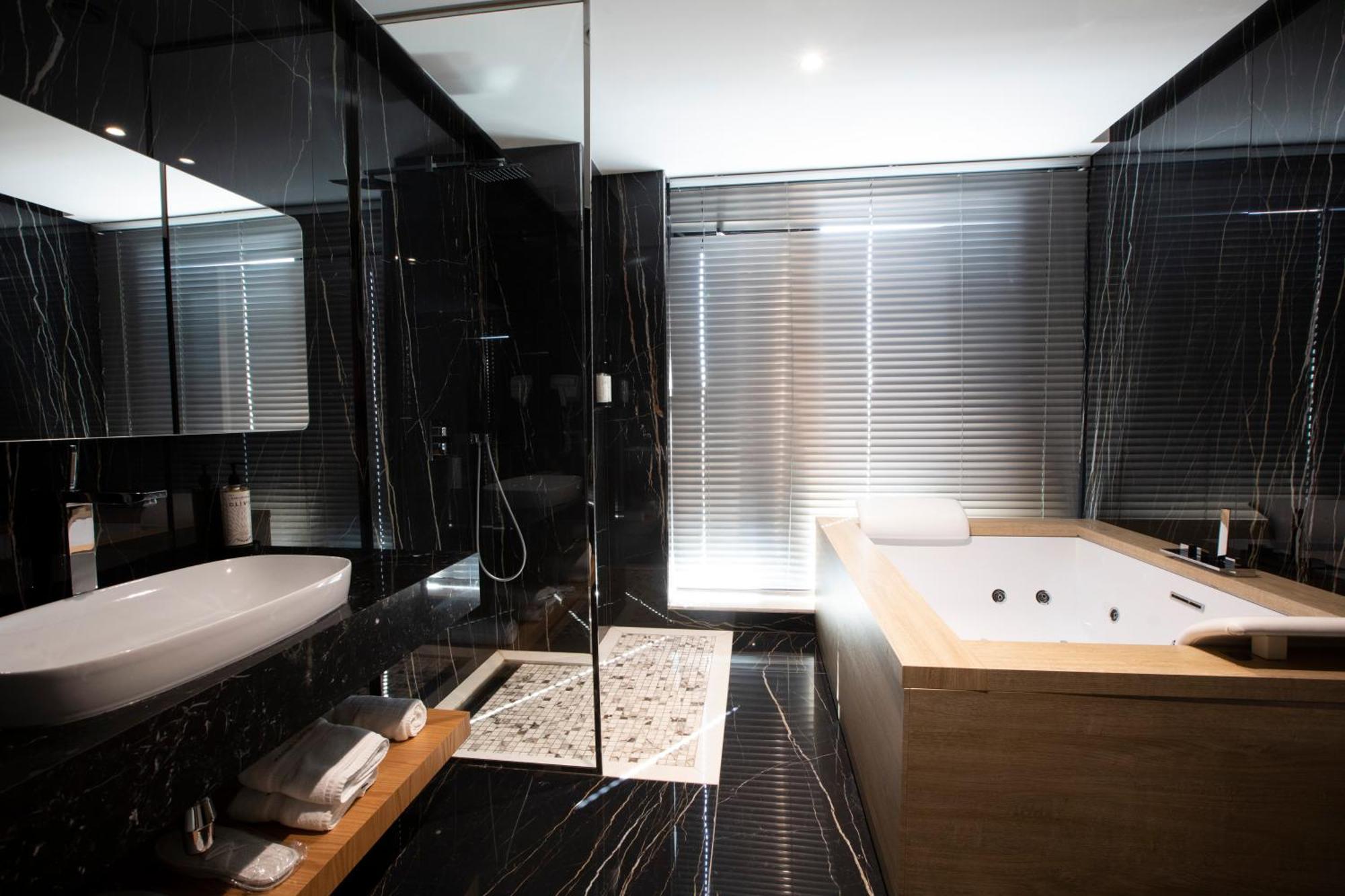 Marinaj Hotel & Spa Tirana Exteriör bild