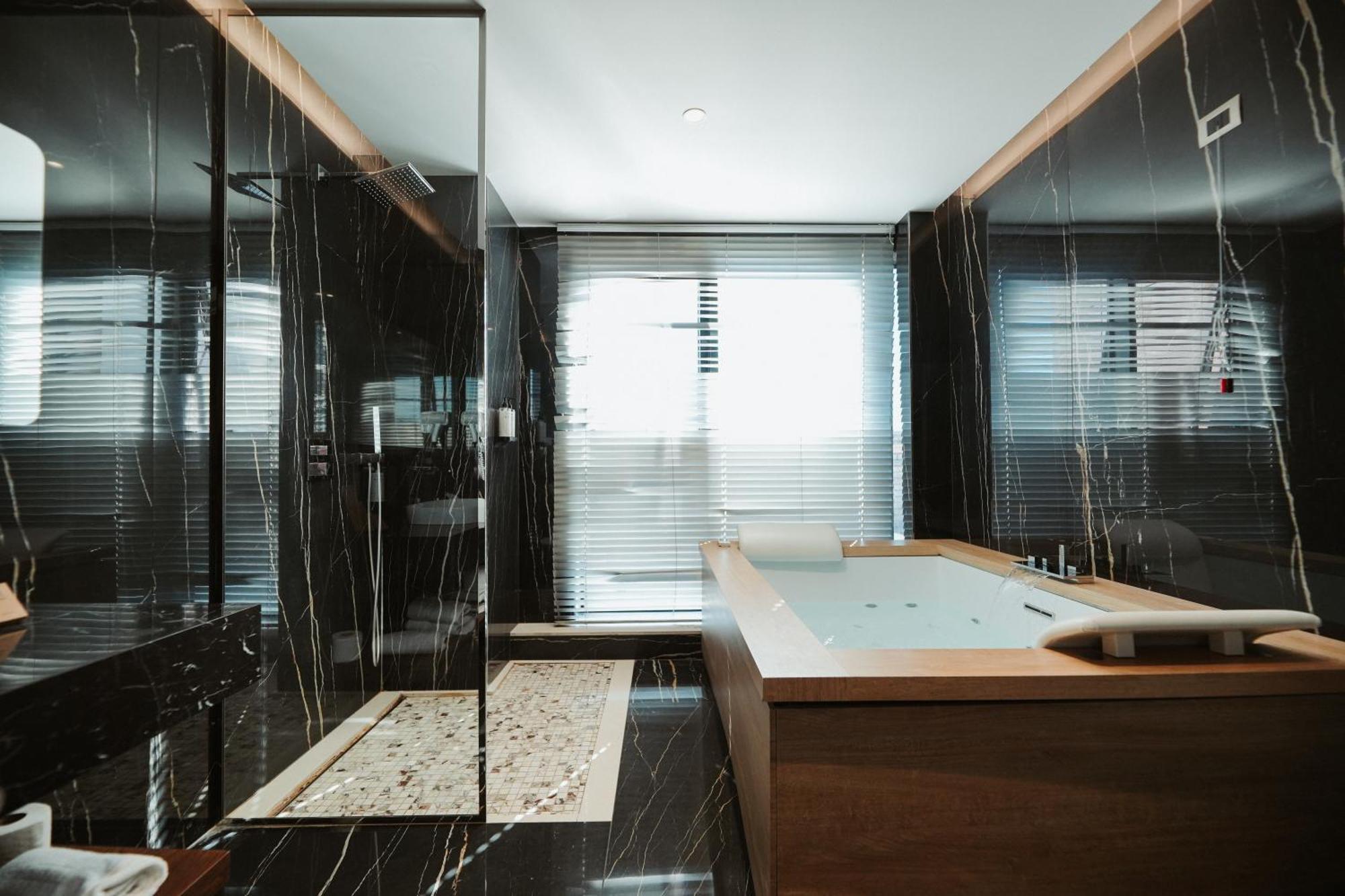 Marinaj Hotel & Spa Tirana Exteriör bild